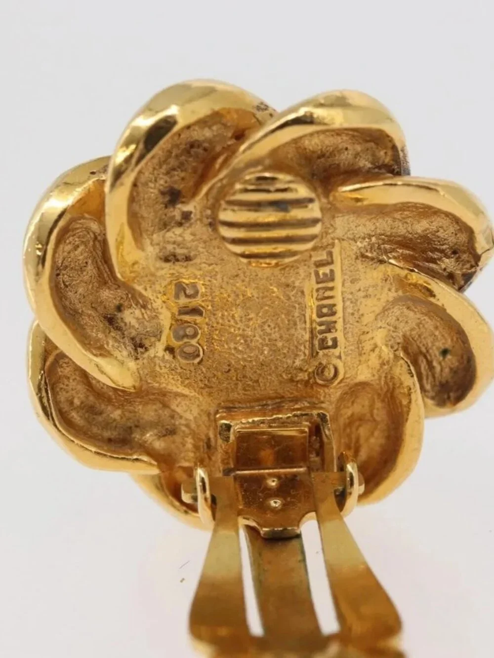 CHANEL Earring metal Gold CC Auth 178396